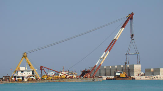 采用靜態(tài)應(yīng)變儀對(duì)起重船扒桿進(jìn)行應(yīng)變測(cè)試分析試驗(yàn)