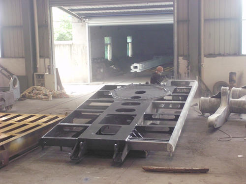 旋挖鉆機(jī)回轉(zhuǎn)平臺(tái)振動(dòng)消除應(yīng)力案例分析